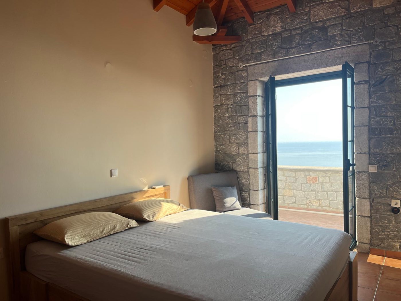 Bedroom 1 with sea view